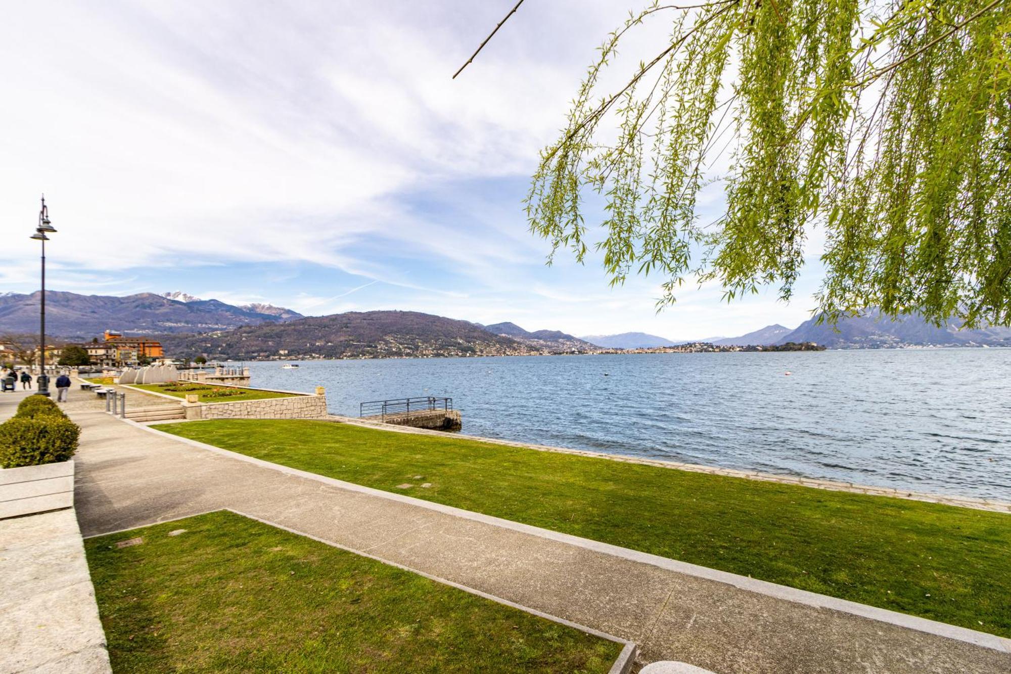 Golden Lake - Luxury Apartment ☆☆☆☆☆ - 100M From The Lake Baveno Exterior foto
